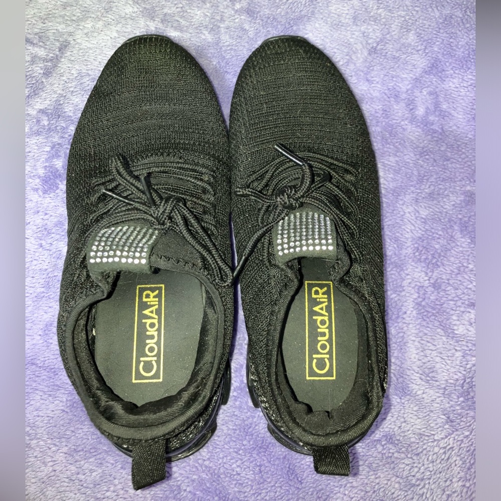 Black CloudAiR size 8 shoes